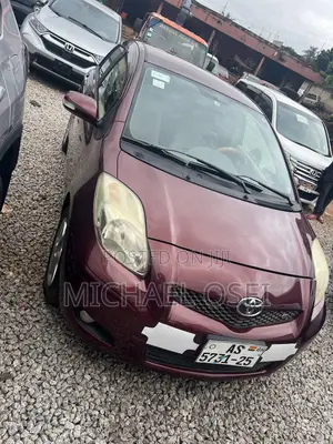 Toyota Vitz 1.5 FWD 5dr 2010 Burgundy