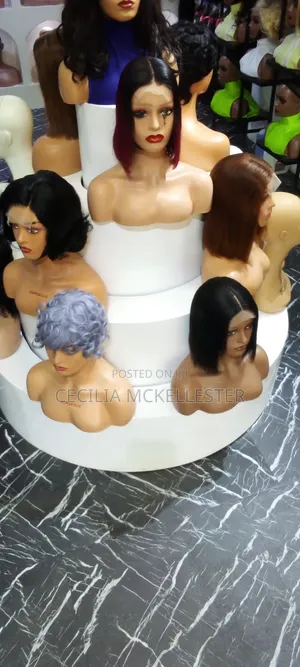 Round Shelves ( Suitable for the Display of Mannequins)