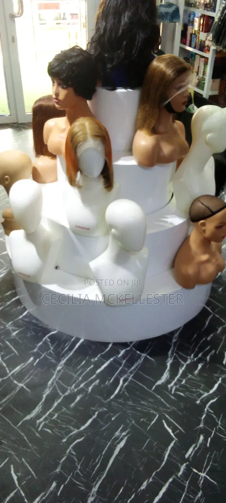 Round Shelves ( Suitable for the Display of Mannequins)