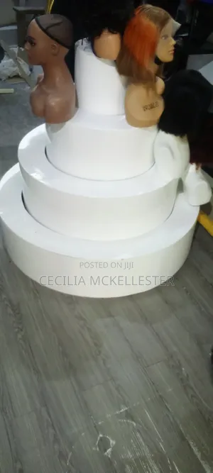 Round Shelves ( Suitable for the Display of Mannequins)