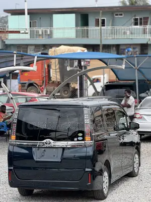 Toyota Voxy 2015