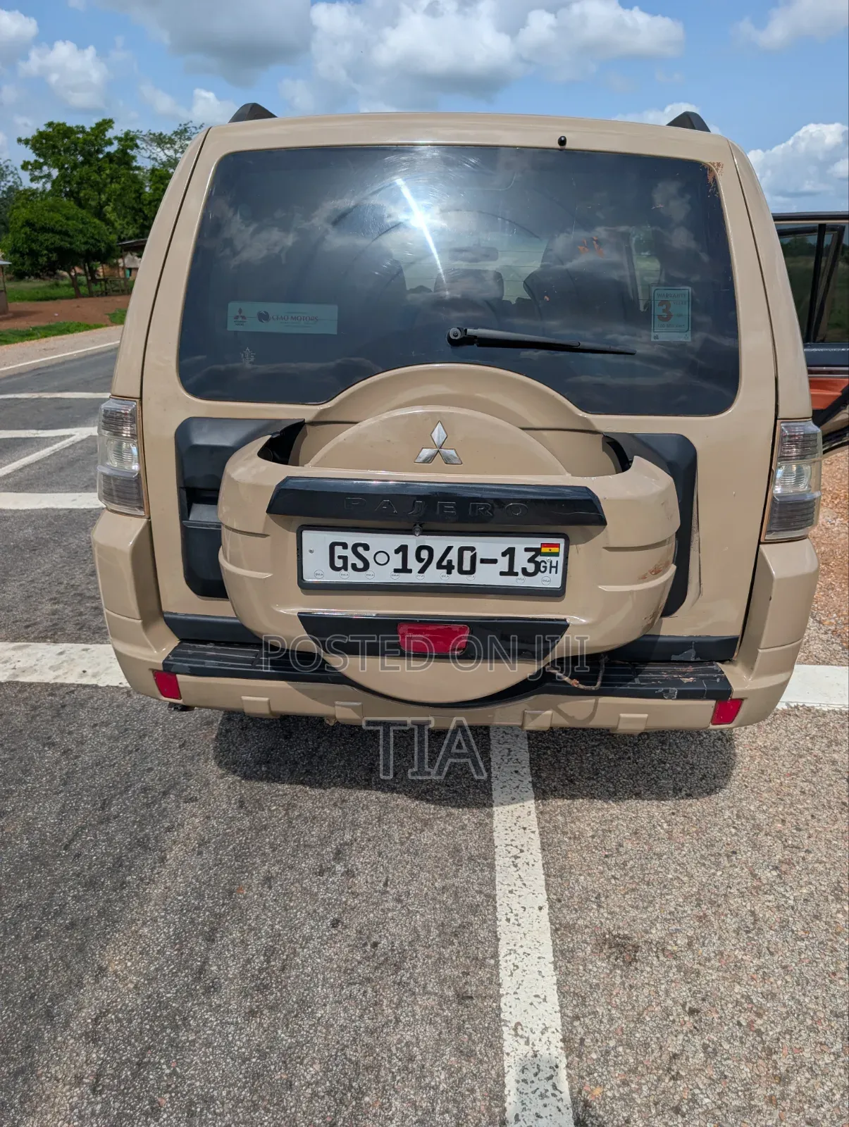Mitsubishi Pajero IO 2013 Gold