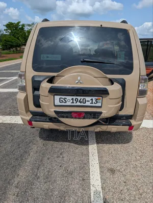 Mitsubishi Pajero IO 2013 Gold