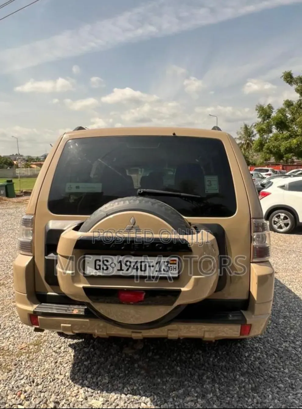 Mitsubishi Pajero IO 2013 Gold