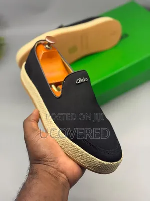 Clarks Slip-on Casual Sneakers