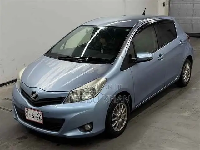 Toyota Vitz 1.3 FWD 5dr 2013 Blue