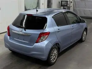 Toyota Vitz 1.3 FWD 5dr 2013 Blue