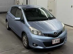 Toyota Vitz 1.3 FWD 5dr 2013 Blue