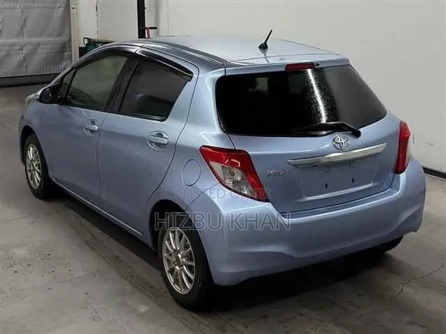 Toyota Vitz 1.3 FWD 5dr 2013 Blue