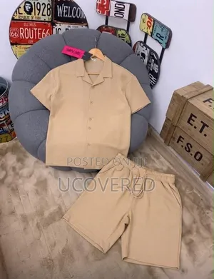 Casual Men's Short-Sleeve Button-Up Shirt and Drawstring Shorts