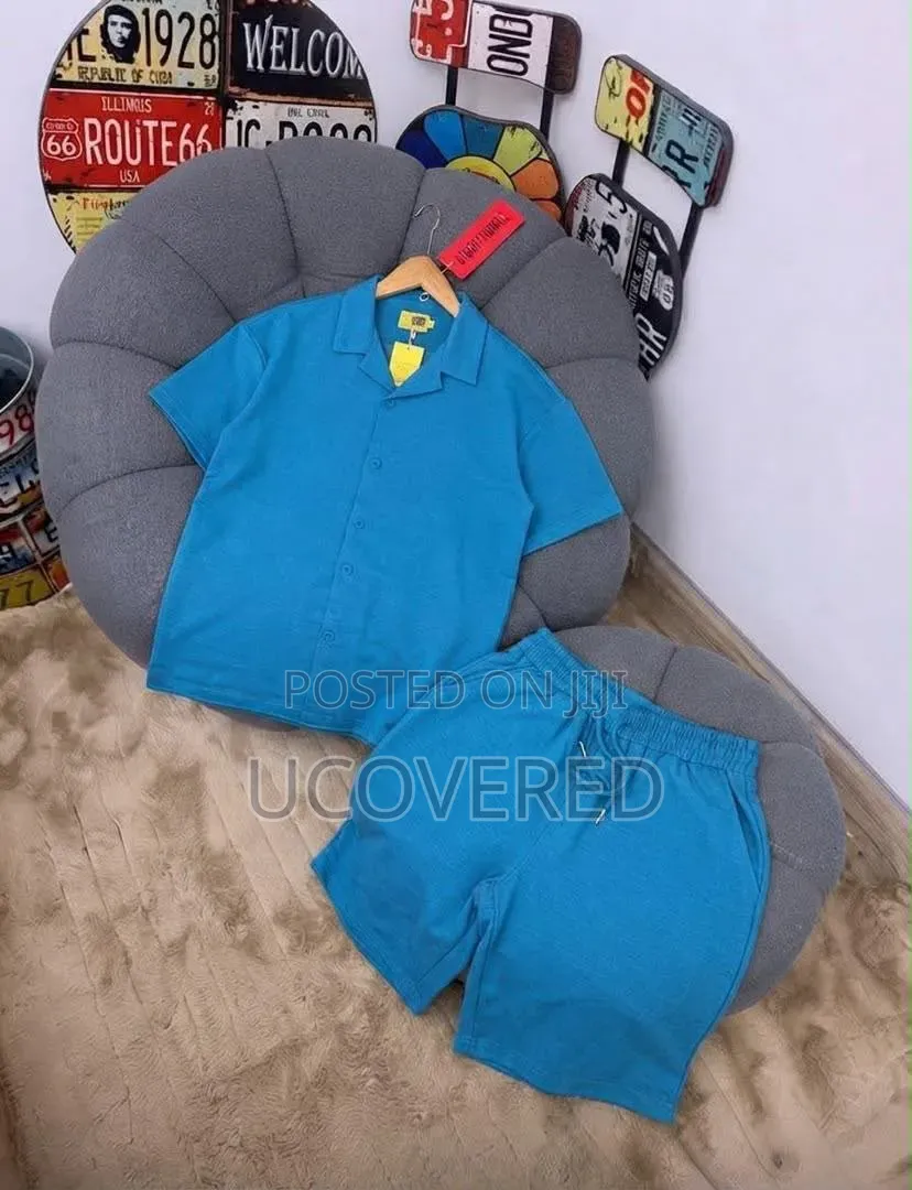 Casual Men's Short-Sleeve Button-Up Shirt and Drawstring Shorts