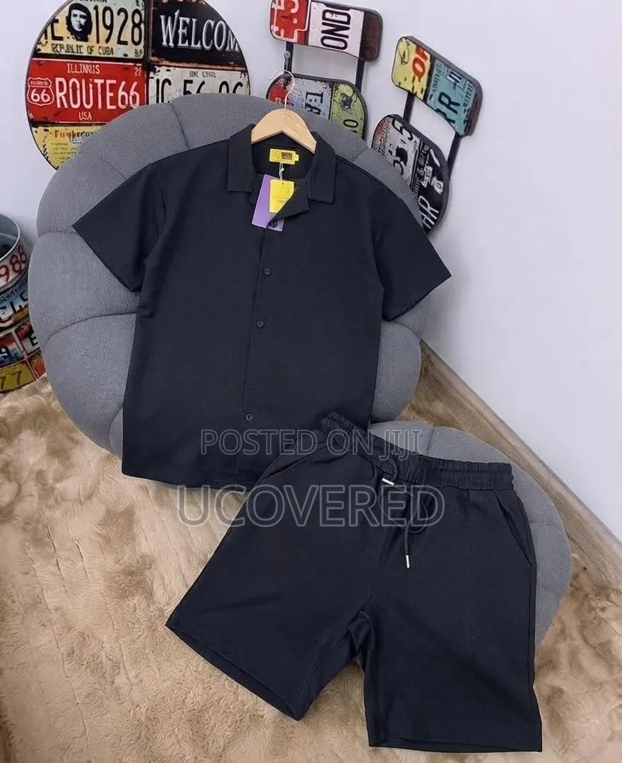 Casual Men's Short-Sleeve Button-Up Shirt and Drawstring Shorts
