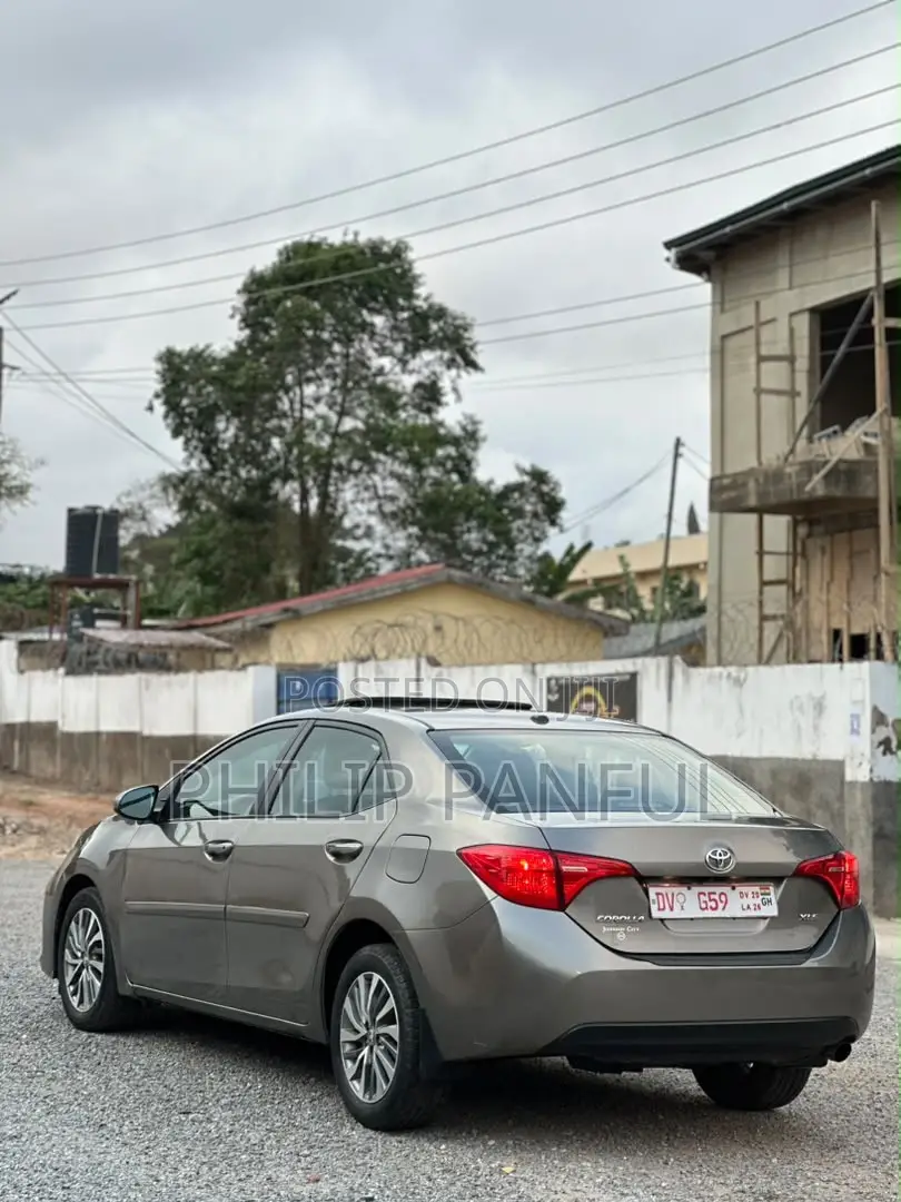Toyota Corolla XLE 4dr Sedan (1.8L 4cyl CVT) 2017 Brown