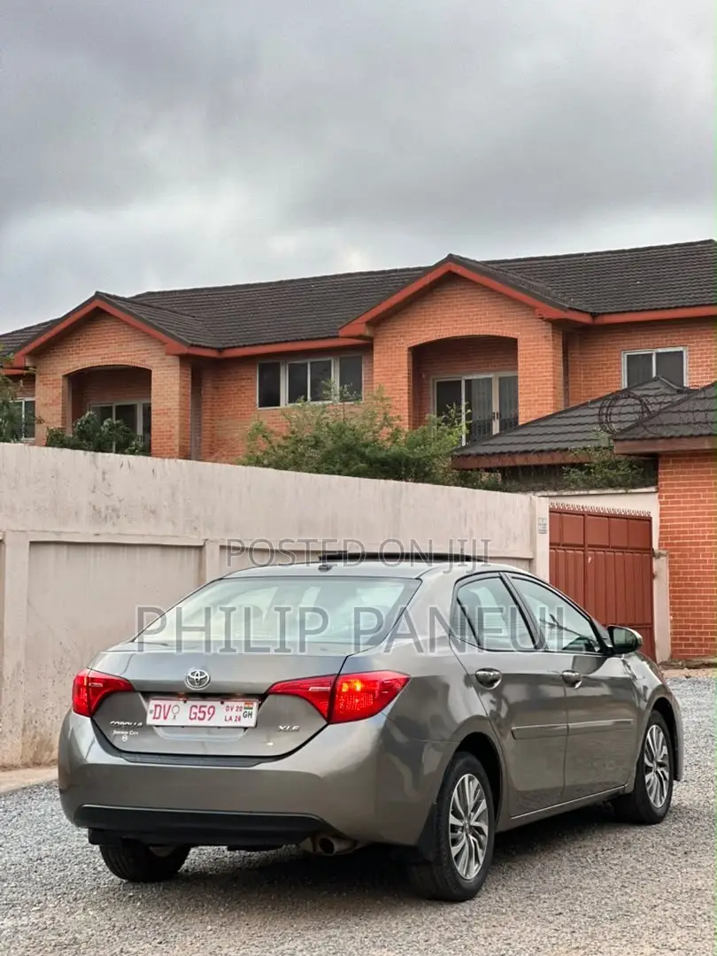 Toyota Corolla XLE 4dr Sedan (1.8L 4cyl CVT) 2017 Brown