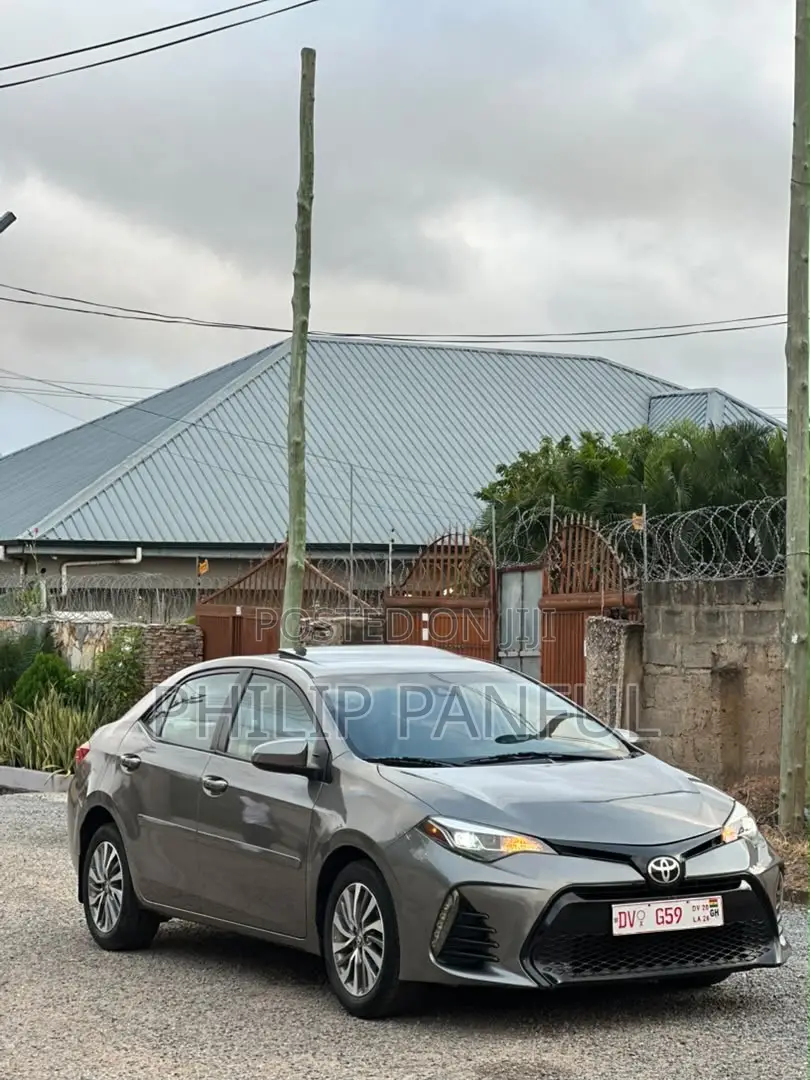 Toyota Corolla XLE 4dr Sedan (1.8L 4cyl CVT) 2017 Brown