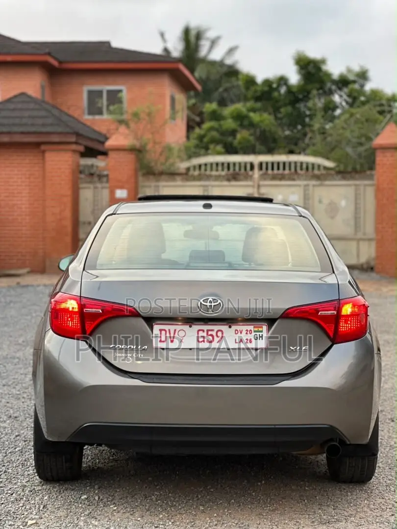 Toyota Corolla XLE 4dr Sedan (1.8L 4cyl CVT) 2017 Brown