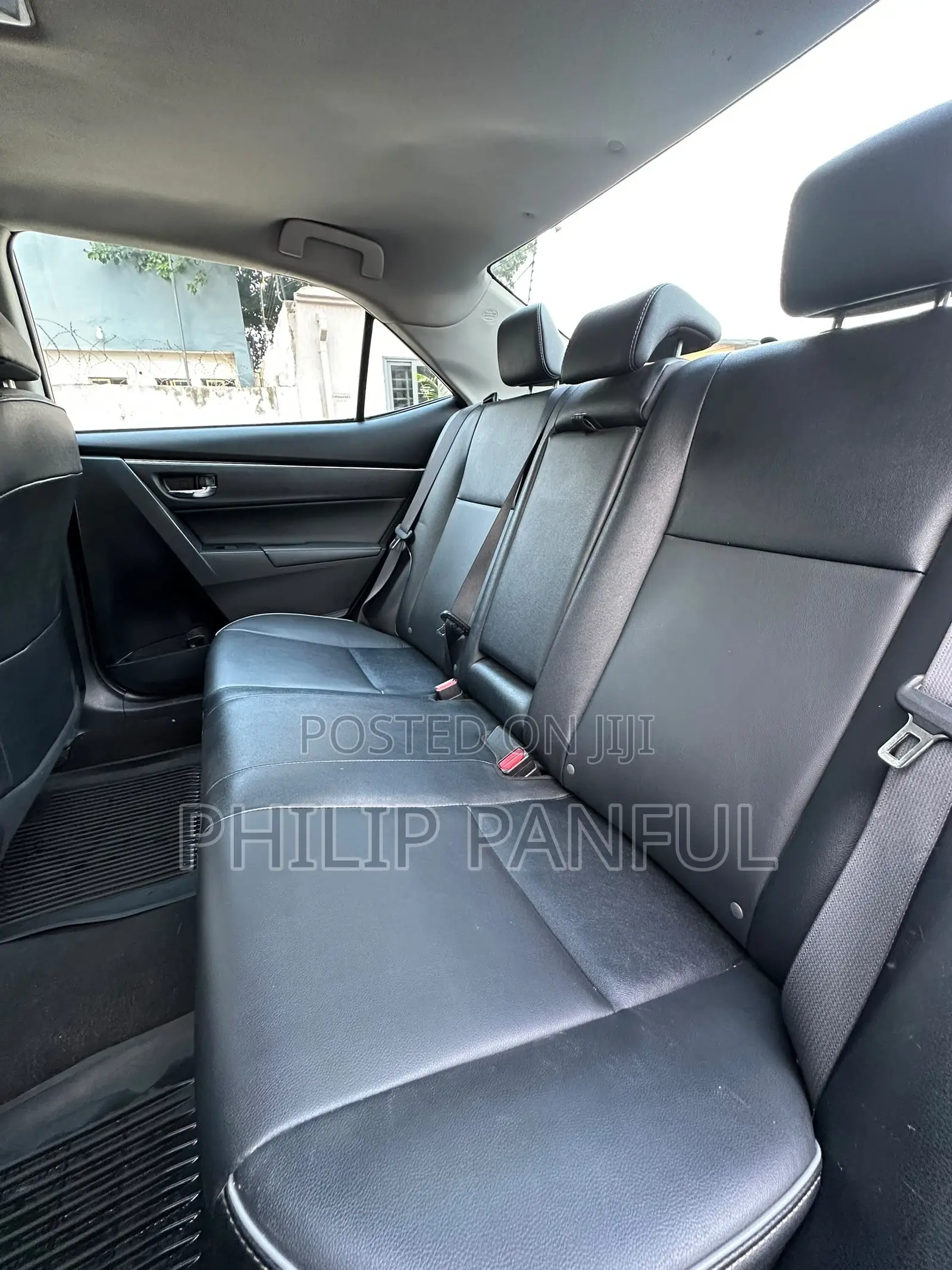 Toyota Corolla XLE 4dr Sedan (1.8L 4cyl CVT) 2017 Brown