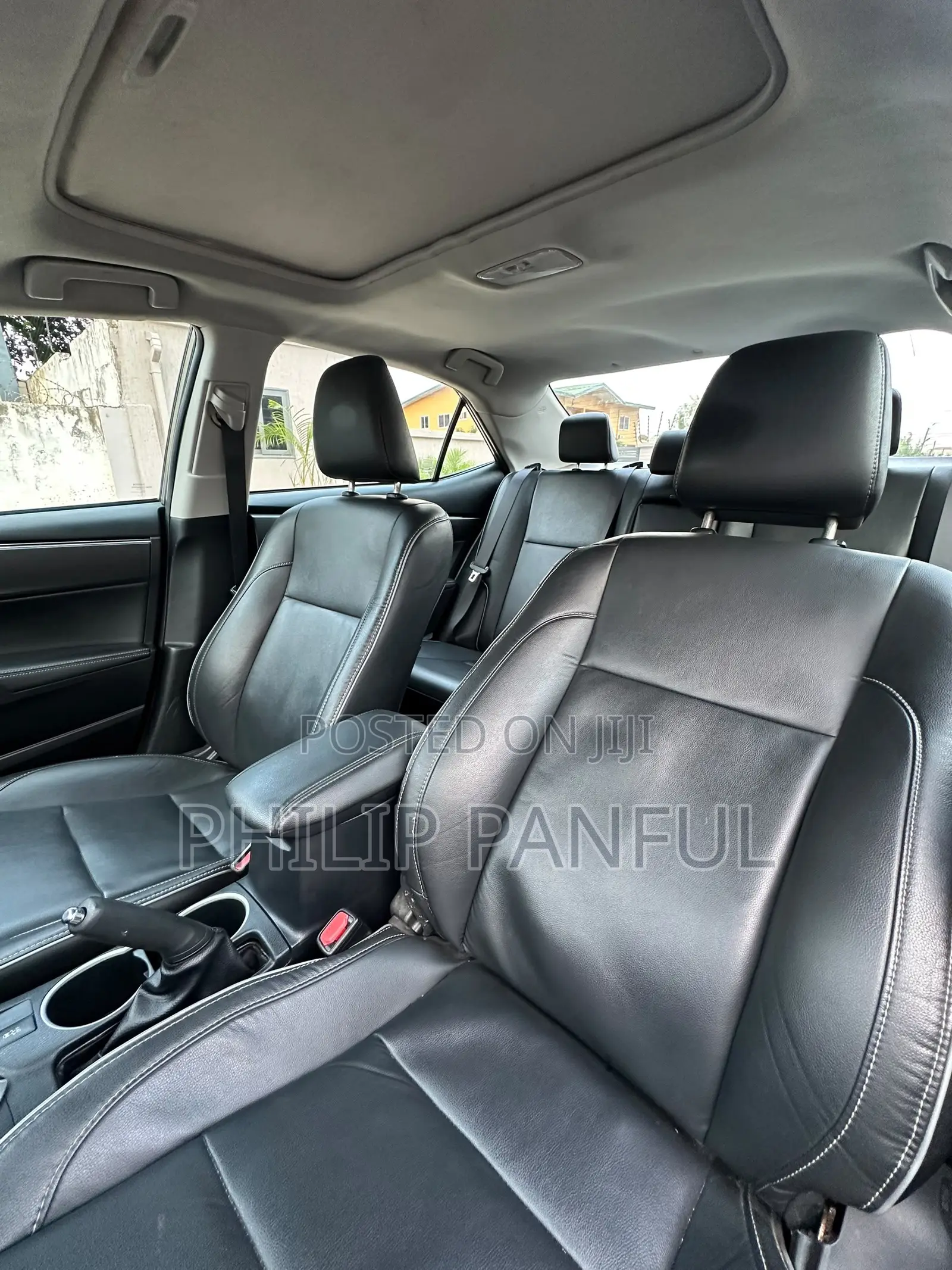 Toyota Corolla XLE 4dr Sedan (1.8L 4cyl CVT) 2017 Brown
