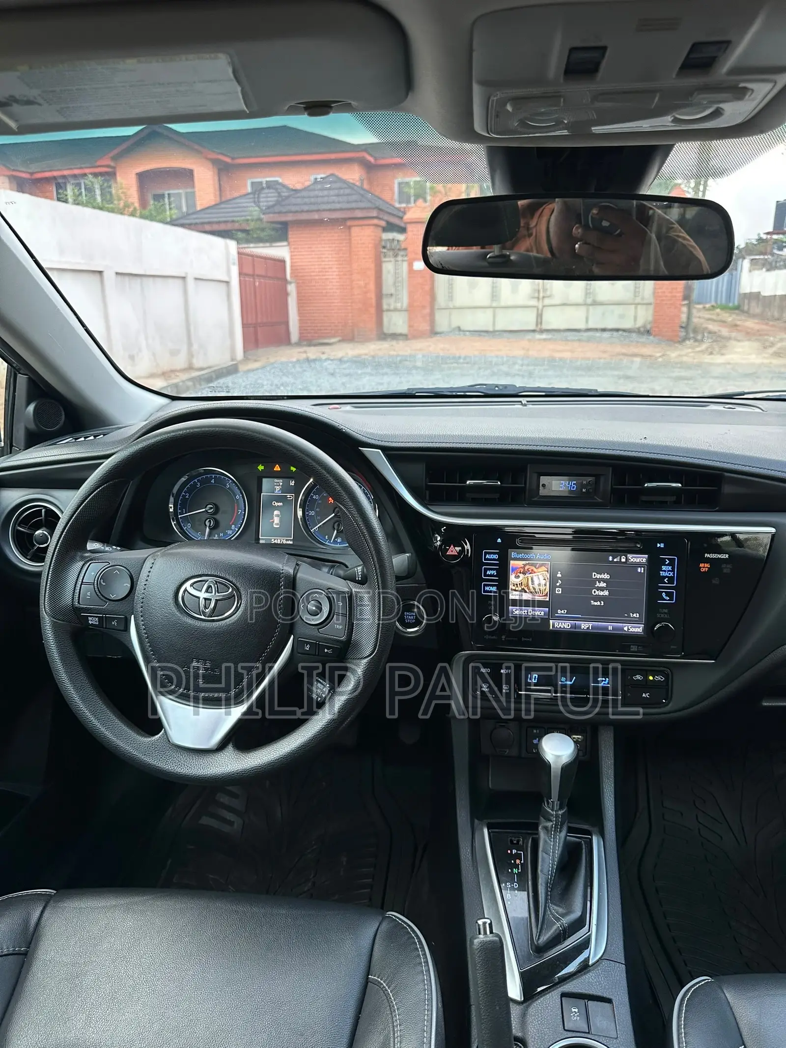 Toyota Corolla XLE 4dr Sedan (1.8L 4cyl CVT) 2017 Brown