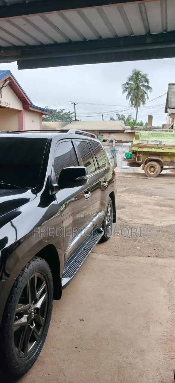 Lexus LX 570 AWD 2013 Black