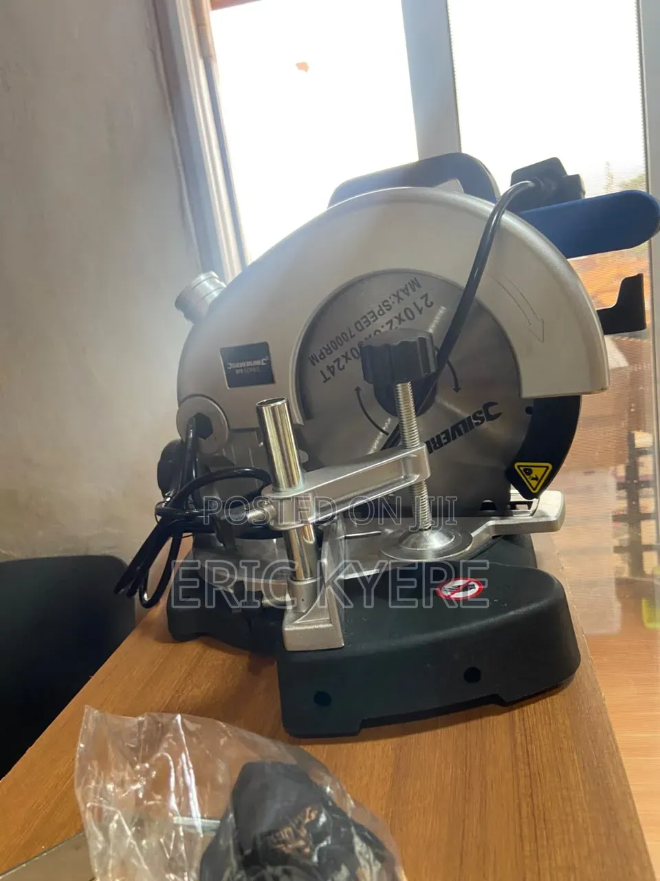 Silverline 1400W 210mm Compound Mitre Saw (262705)