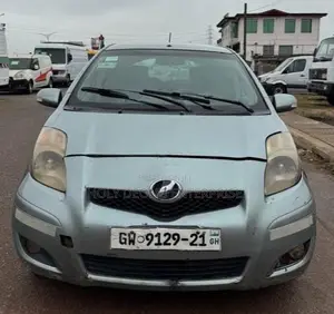 Toyota Vitz 1.3 FWD 5dr 2010 Silver