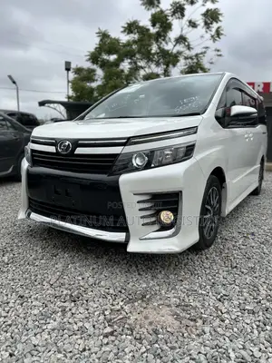 Toyota Voxy V 4WD 8-Seater 2016 White