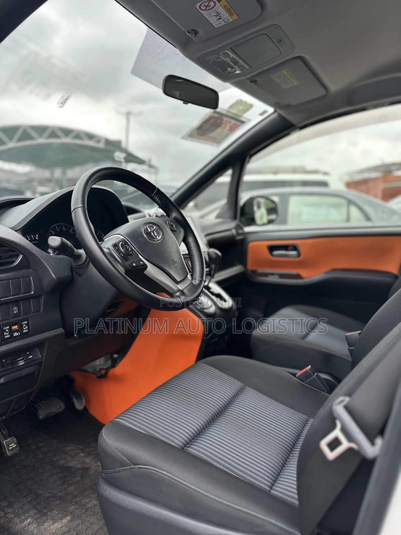 Toyota Voxy V 4WD 8-Seater 2016 White