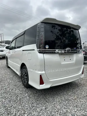 Toyota Voxy V 4WD 8-Seater 2016 White