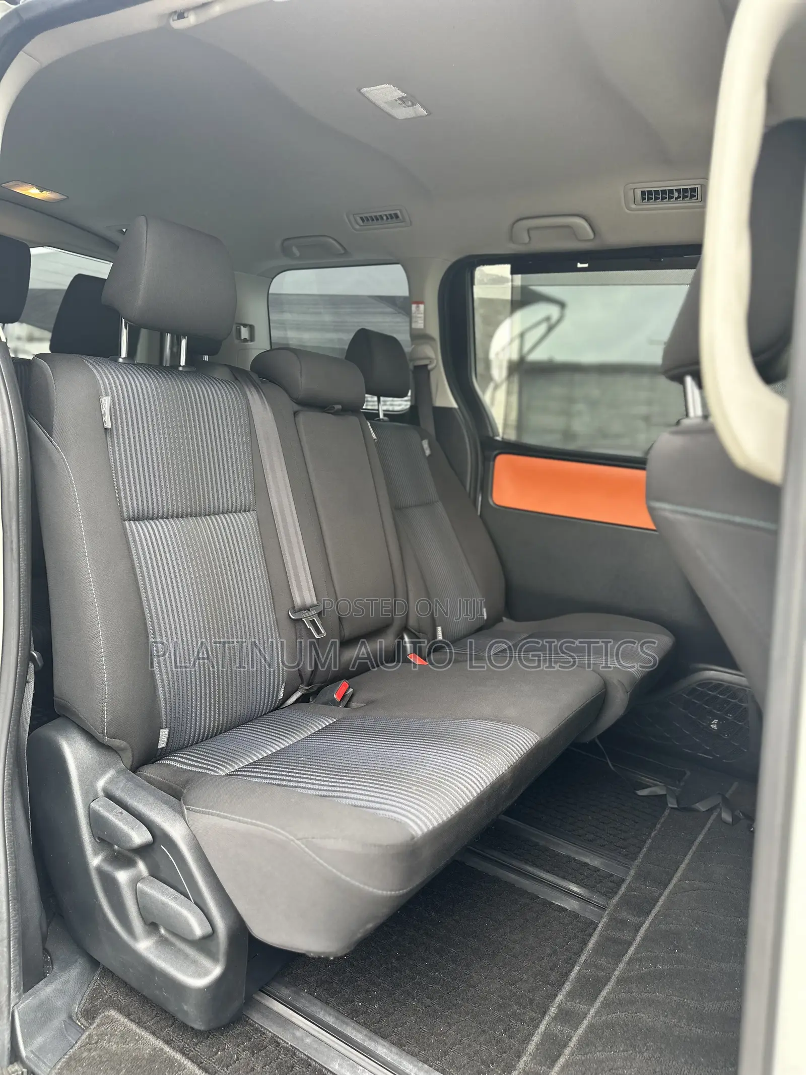 Toyota Voxy V 4WD 8-Seater 2016 White