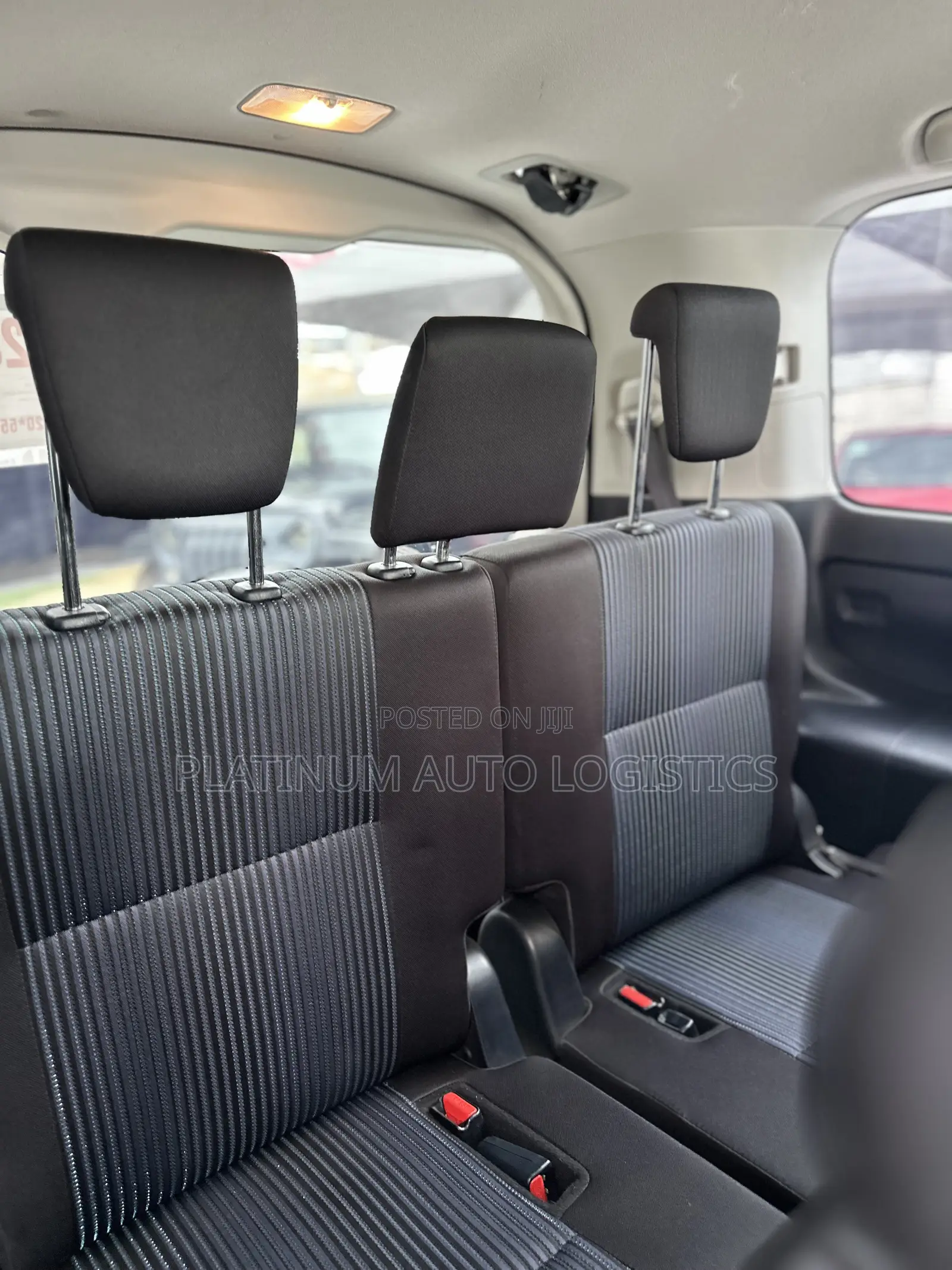 Toyota Voxy V 4WD 8-Seater 2016 White