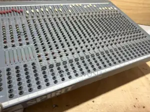 Soundcraft Spirit Studio 24 Channel Mixture