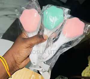Facial Cleansing Brush