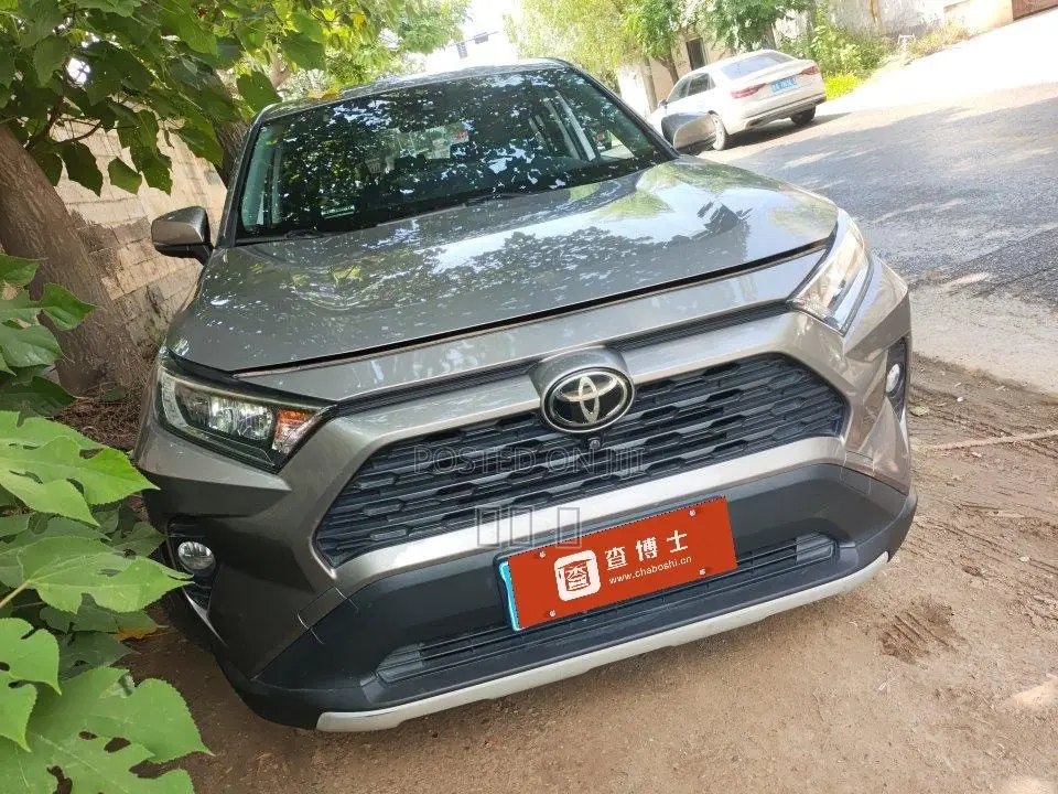 Toyota RAV4 XLE 2021 Silver