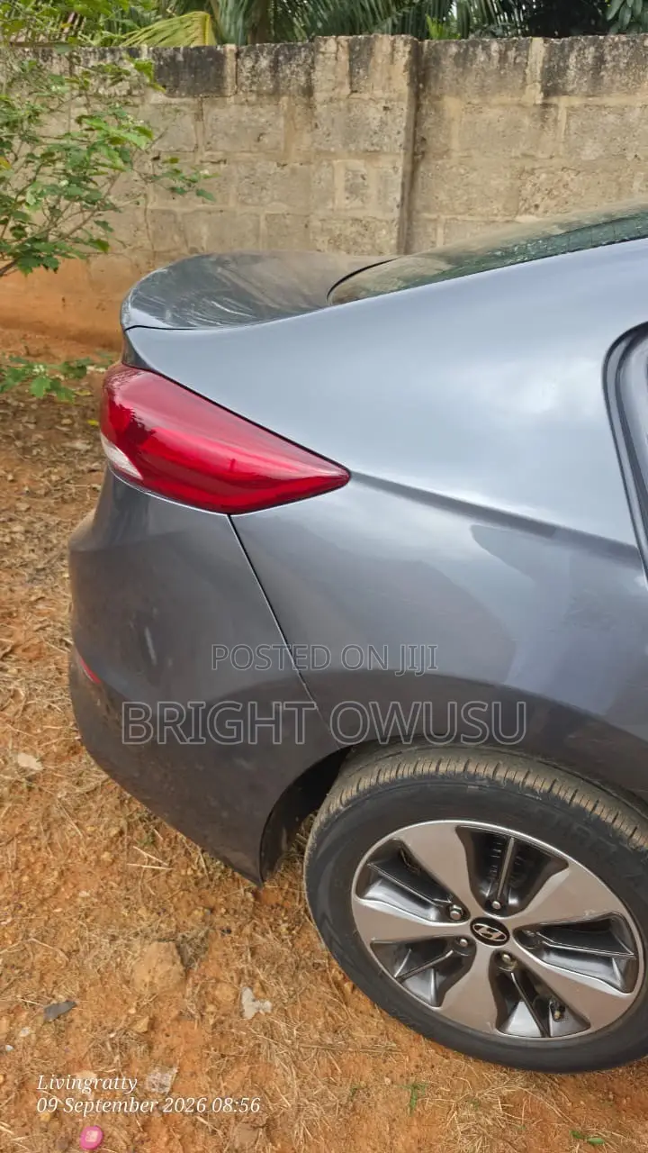 Hyundai Elantra SEL 2018 Gray