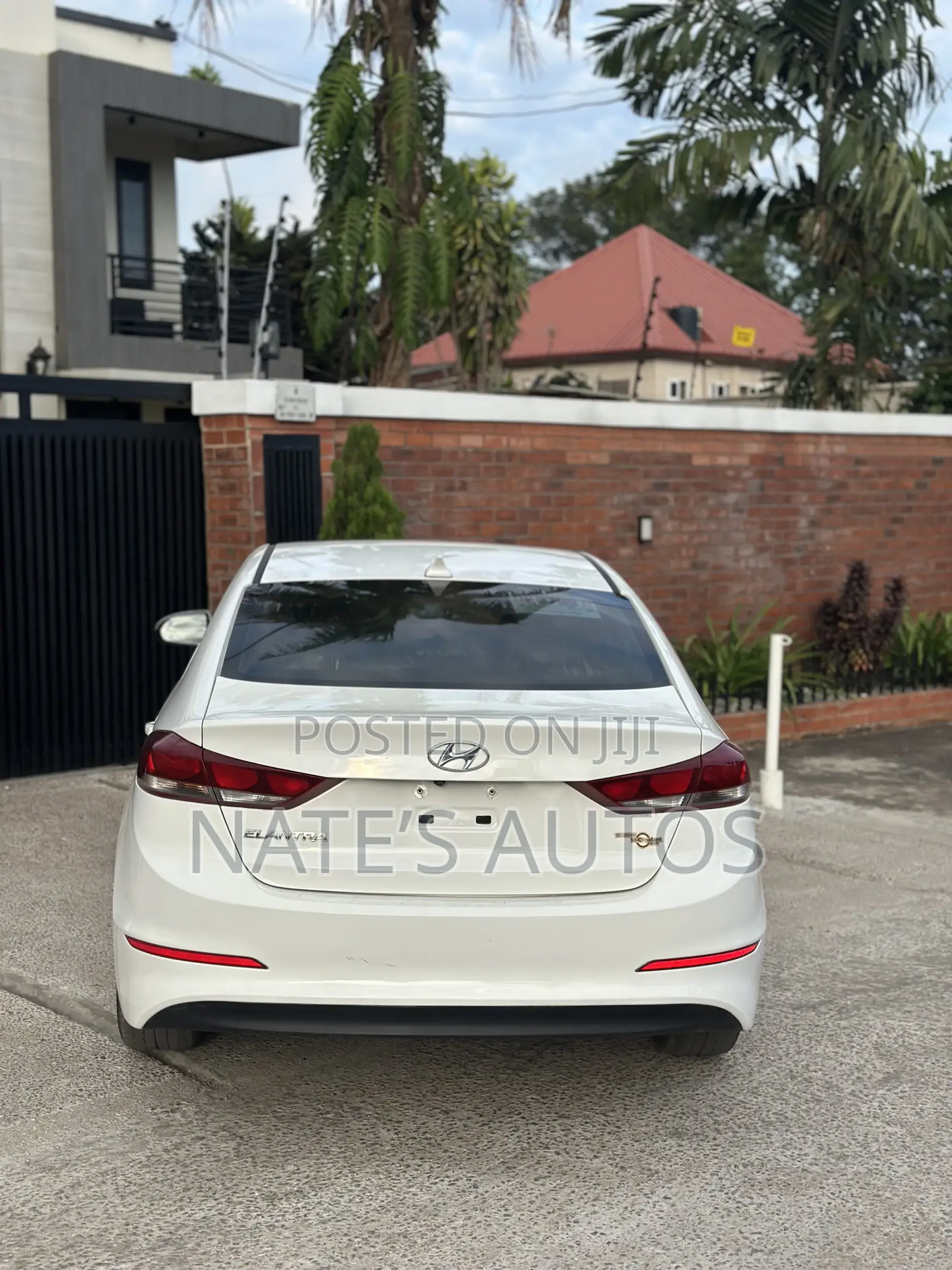 Hyundai Elantra Limited Sedan FWD (2.0L 4cyl 6A) 2017 White