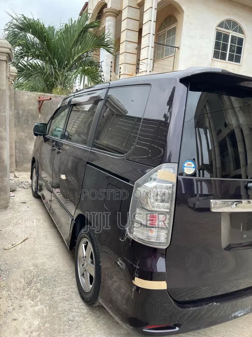 Toyota Voxy 2013 Black