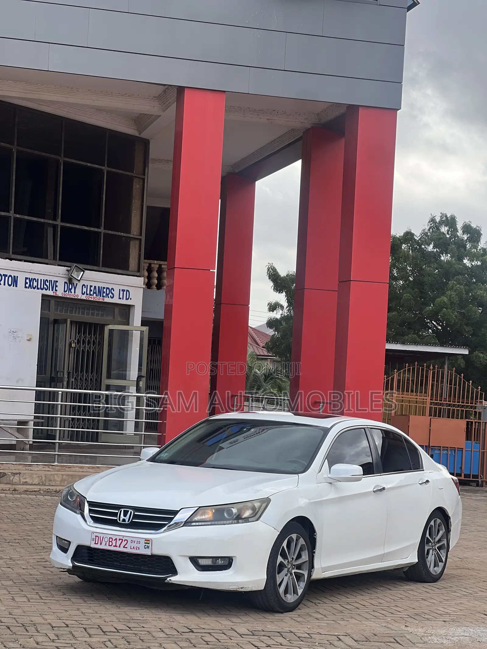 Honda Accord Touring V-6 4dr Sedan (3.5L 6cyl 6A) 2015 White
