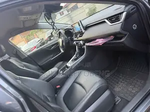 Toyota RAV4 2021 Gray