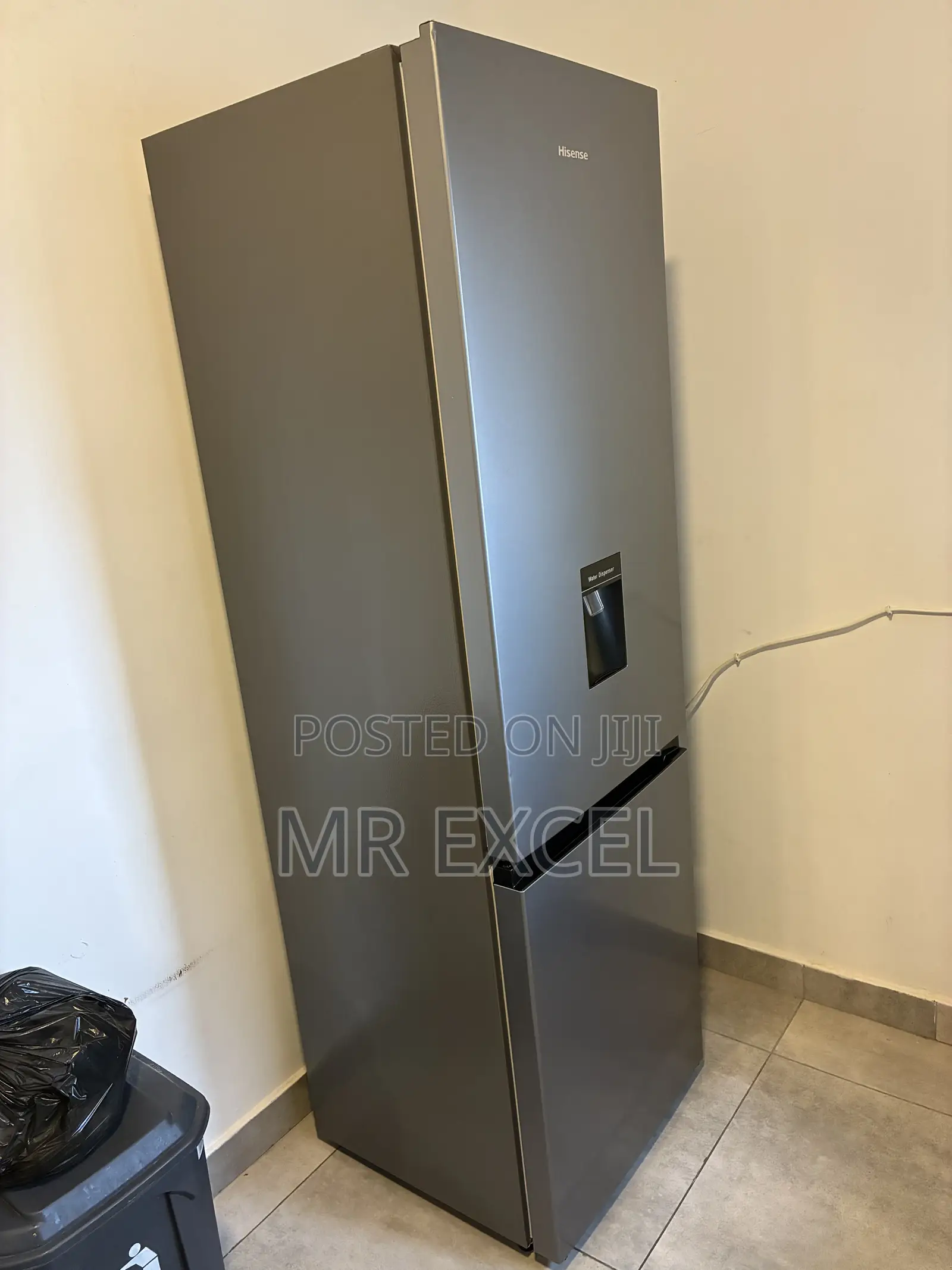 268L Hisense Refrigerator. Brand New Condition.