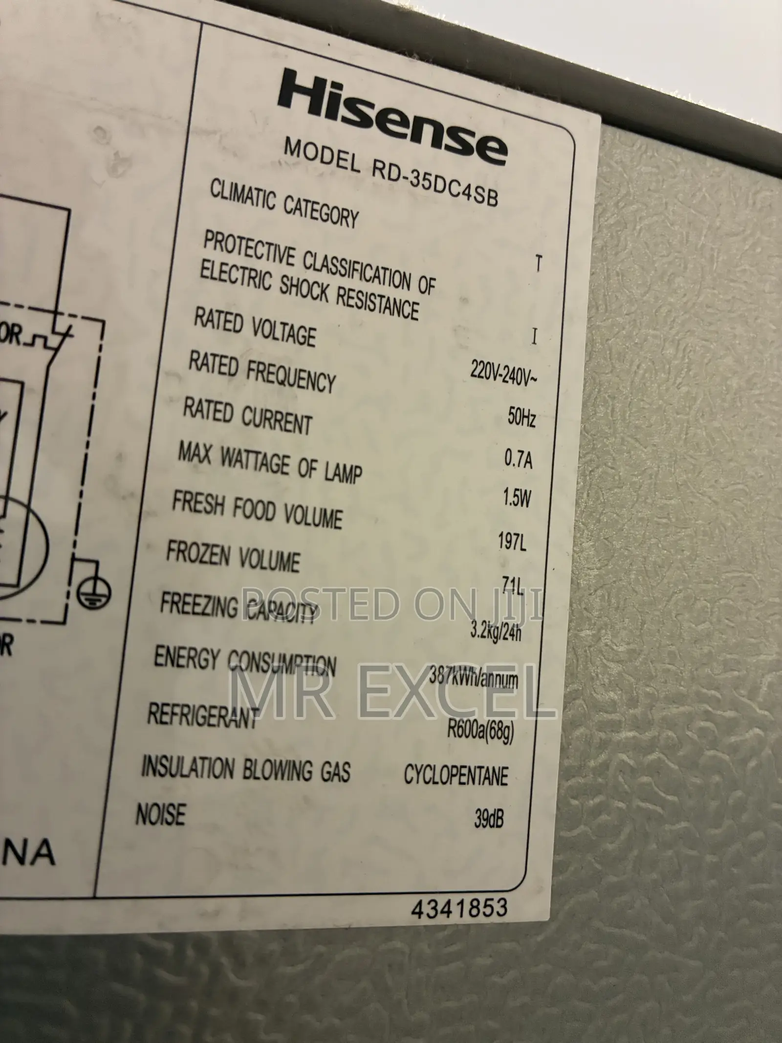 268L Hisense Refrigerator. Brand New Condition.