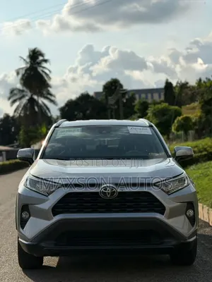 Toyota RAV4 2021 Silver