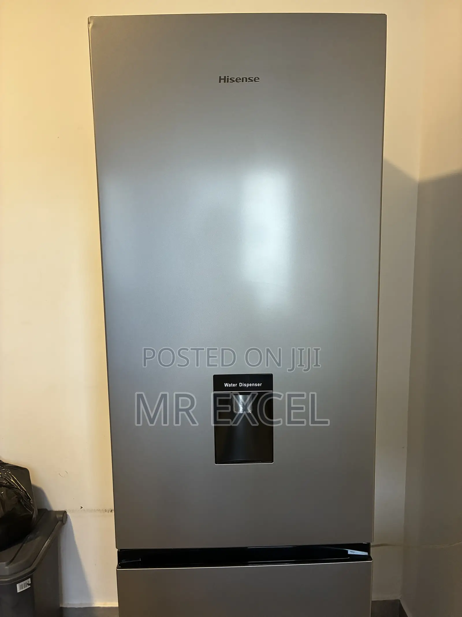 268L Hisense Refrigerator. Brand New Condition.