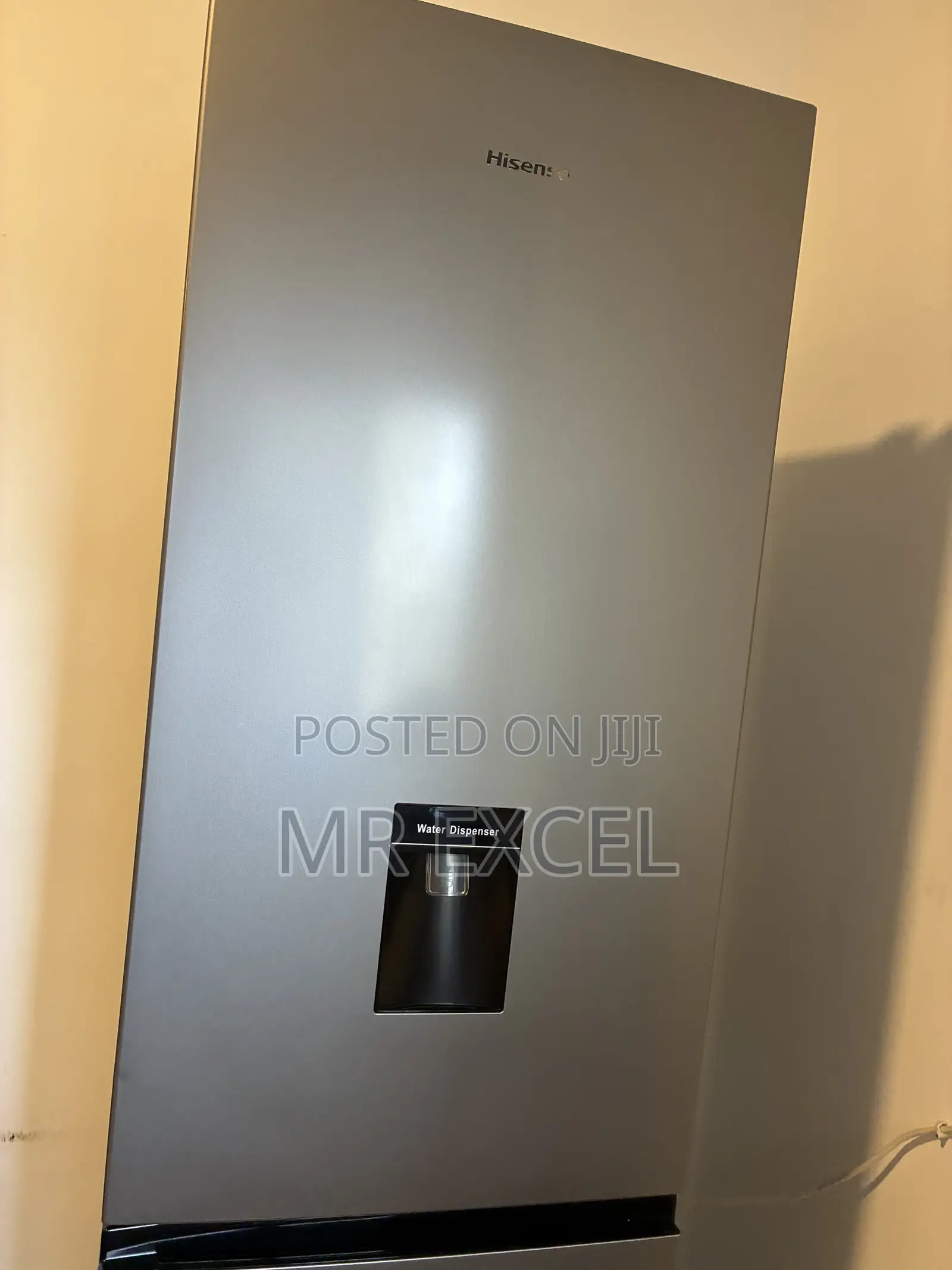 268L Hisense Refrigerator. Brand New Condition.