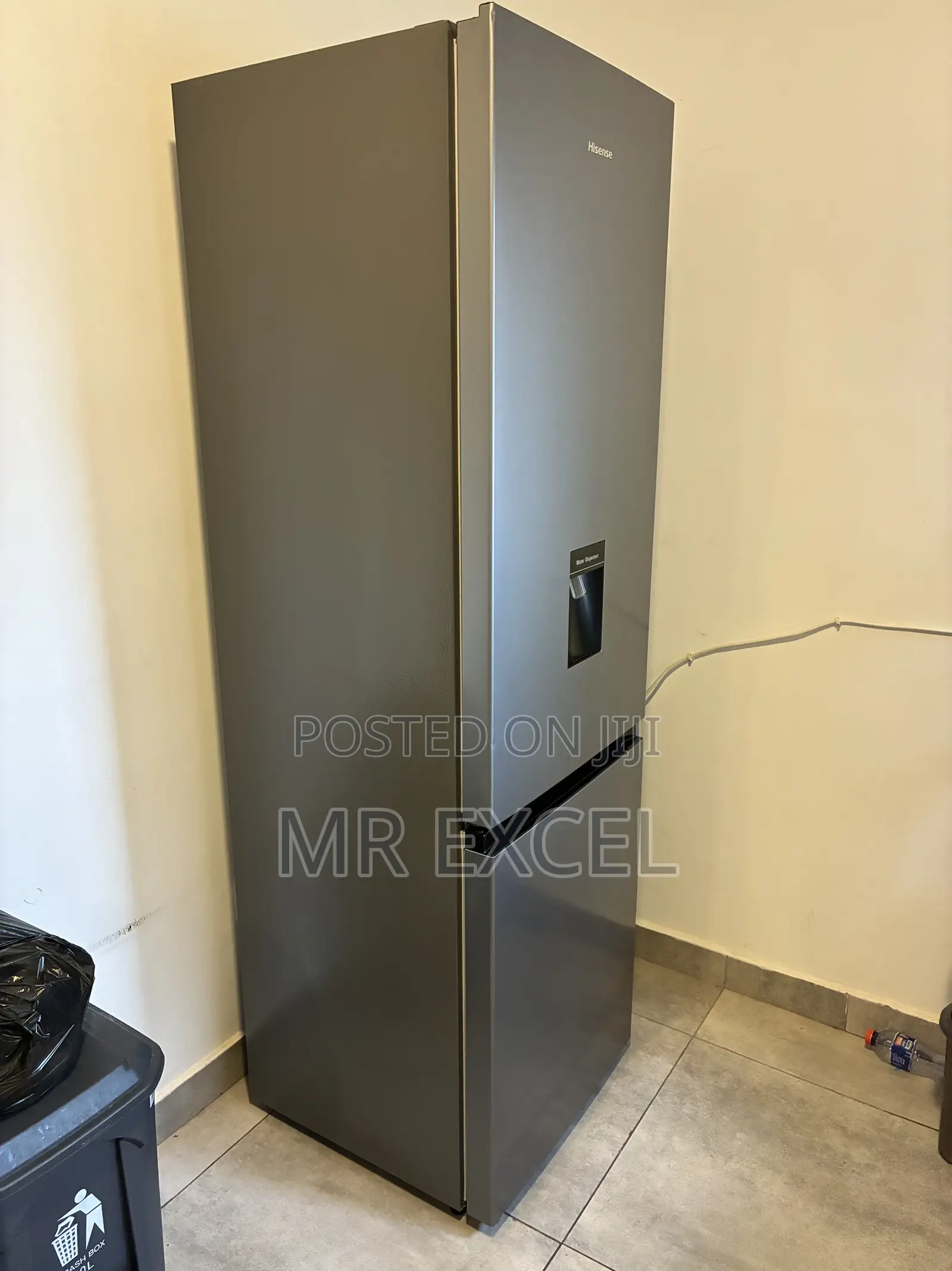 268L Hisense Refrigerator. Brand New Condition.