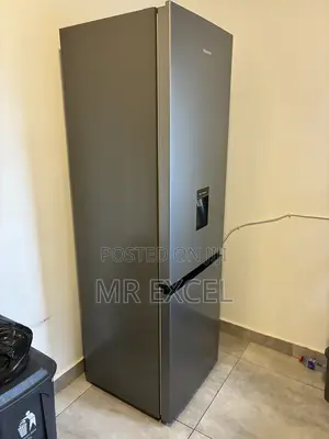 268L Hisense Refrigerator. Brand New Condition.