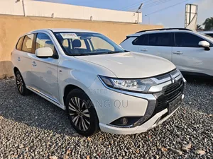 Mitsubishi Outlander 2021 White