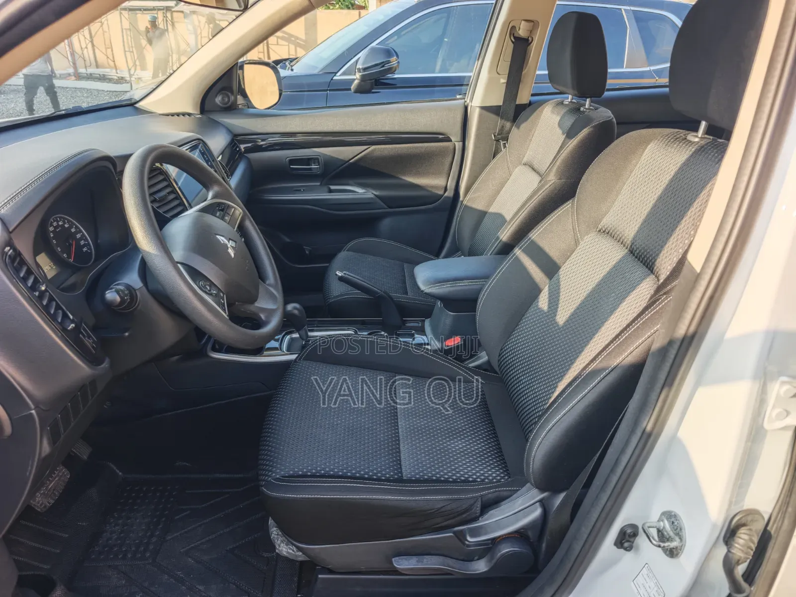 Mitsubishi Outlander 2021 White