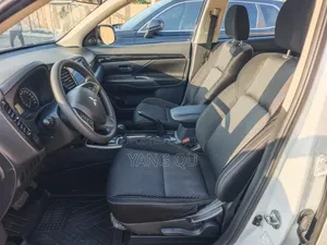 Mitsubishi Outlander 2021 White