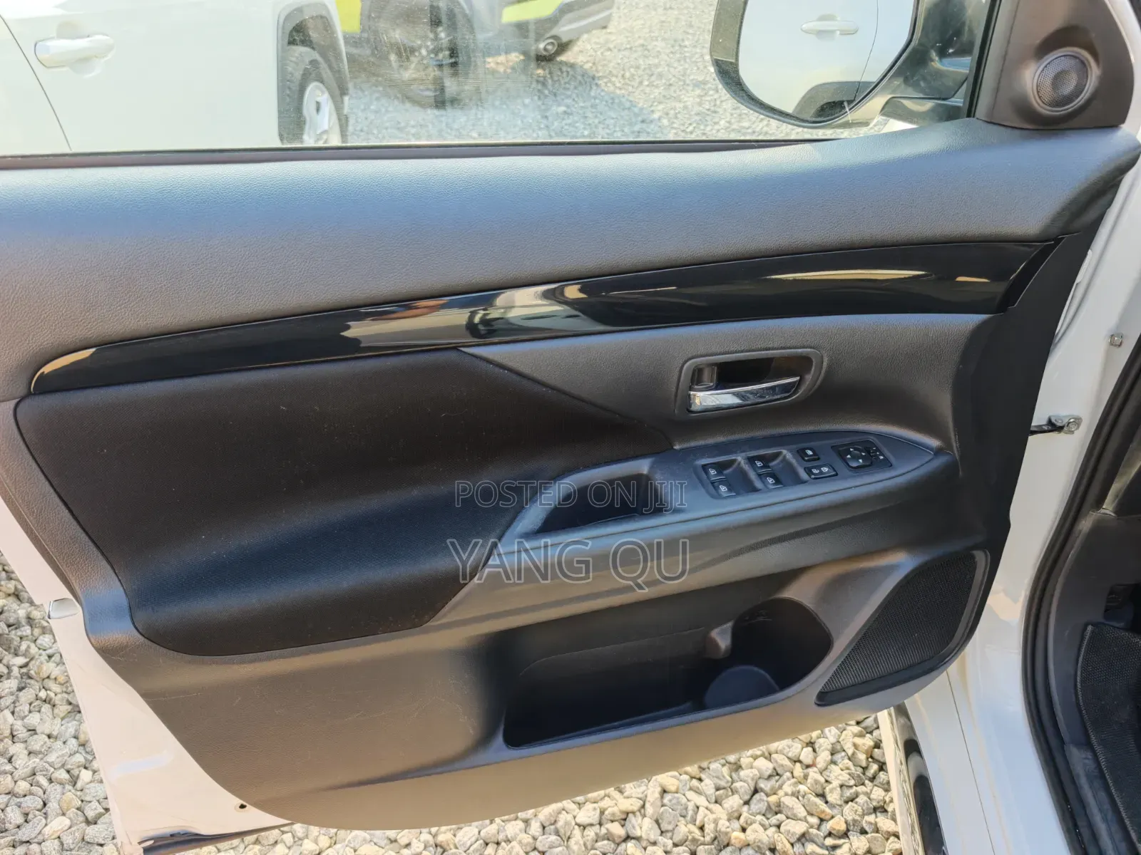 Mitsubishi Outlander 2021 White
